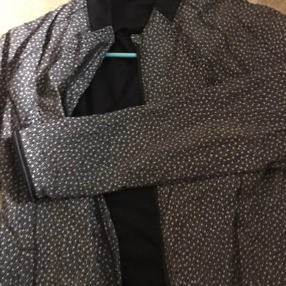Lululemon black jacket - Picture 2 of 3
